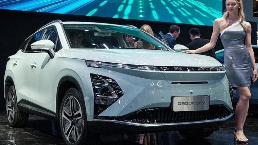 Auto cinesi, boom di fiducia tra gli under italiani: il 75% le comprerebbe