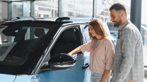 Auto cinesi, boom di fiducia tra gli under italiani: il 75% le comprerebbe