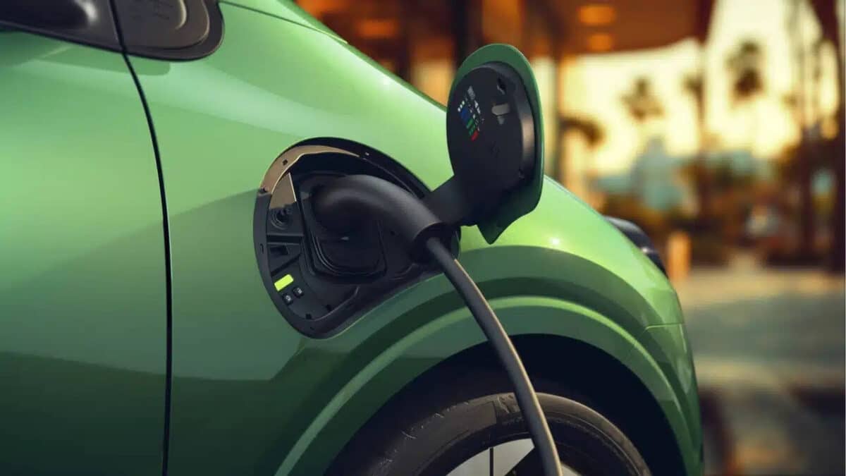 Auto elettriche: crescono le flotte aziendali, l’89% ha veicoli con la spina