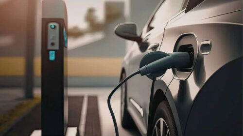 Auto elettriche: risparmio stimato fino a 41,5 milioni di barili di petrolio