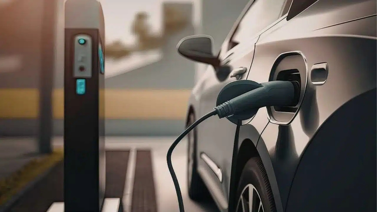 Auto elettriche: risparmio stimato fino a 41,5 milioni di barili di petrolio
