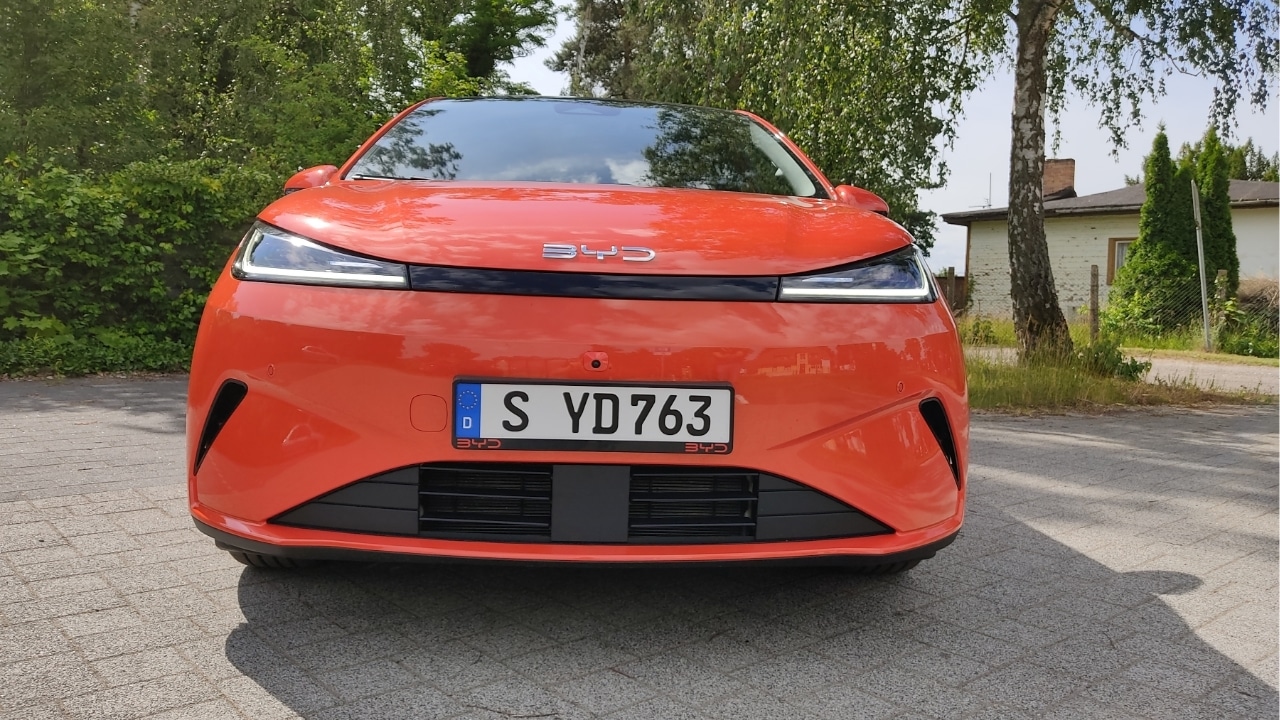 BYD Dolphin G DM-i 2026: la piccola cinese ora è anche plug-in
