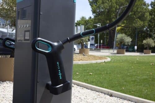 BYD Flash Charging arriva in Italia: Denza inaugura a Bologna la prima stazione di ricarica ultra-rapida