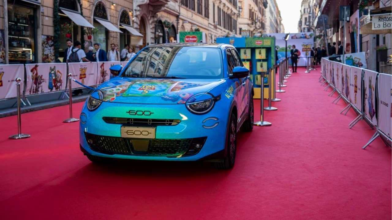 FIAT e Disney insieme per Toy Story 5: protagonista la nuova Fiat 600 Turbo 100