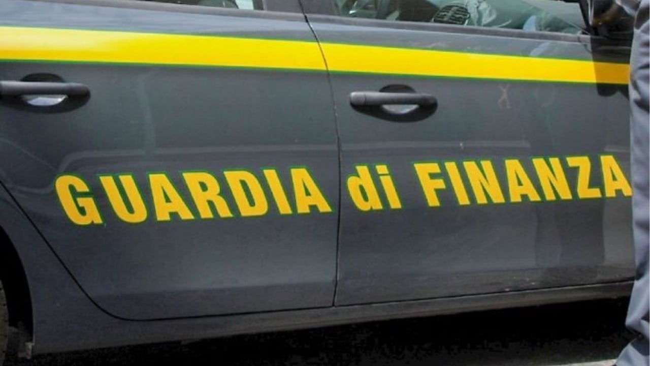Maxi frode sull’Iva su auto di lusso: arresti e sequestri a Prato