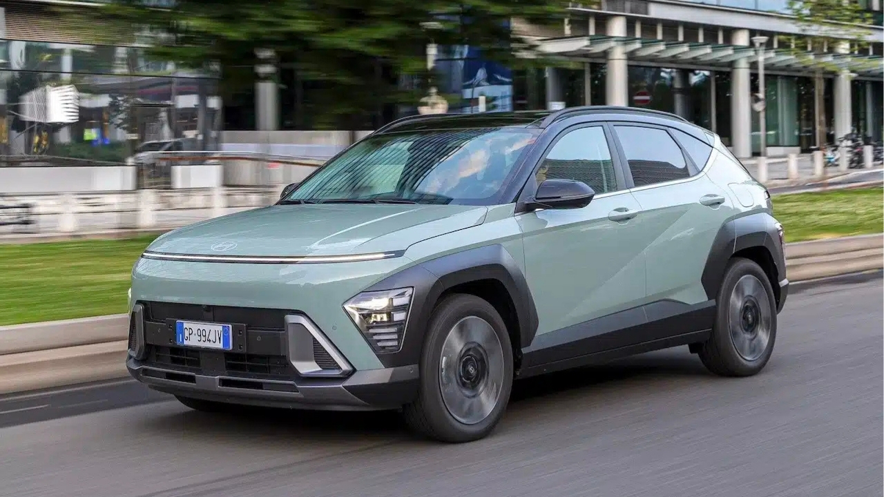 Hyundai Kona 2028: i primi scatti della terza generazione