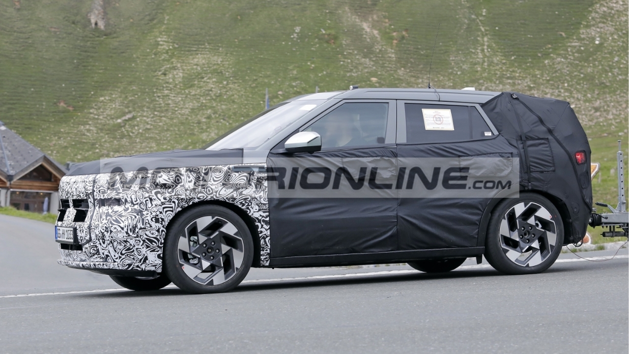 Hyundai Kona 2028: i primi scatti della terza generazione