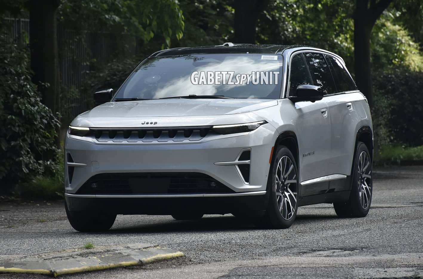 Jeep Wagoneer S: foto spia del SUV elettrico da 600 CV avvistato vicino Torino