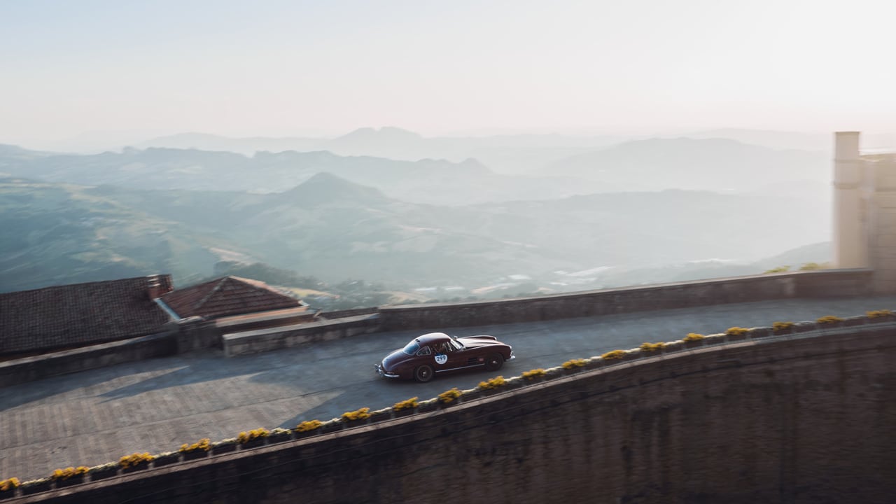 1000 Miglia 2026, Mercedes-Benz celebra 140 anni di innovazione con la 300 SL