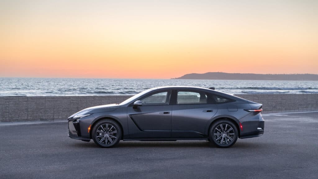 Nuova Lexus ES, più spazio e più tecnologia per la berlina premium