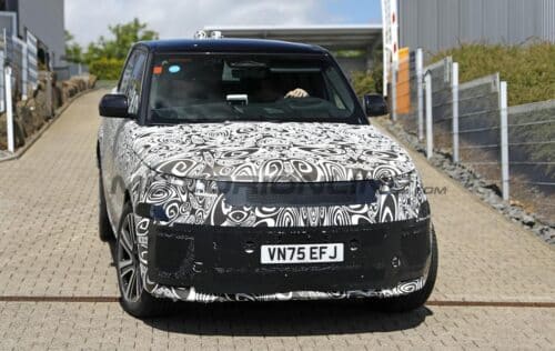 Range Rover Sport 2027: il restyling si mostra nelle nuove foto spia