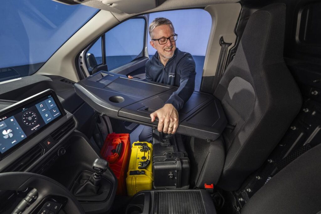 Stellantis Pro One presenta gli Smart Compact Van: quattro nuovi furgoni compatti per professionisti