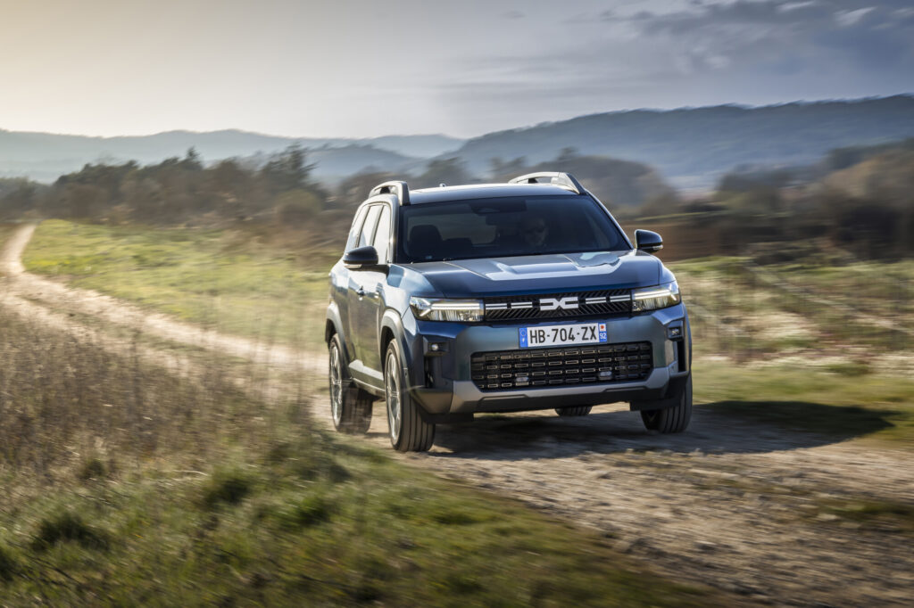 Dacia Bigster Hybrid 155: efficienza urbana nel C-SUV francese