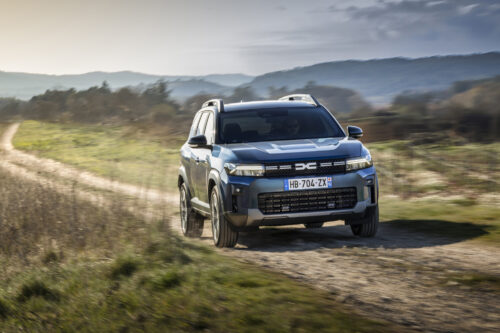 Dacia Bigster Hybrid 155: efficienza urbana nel C-SUV francese