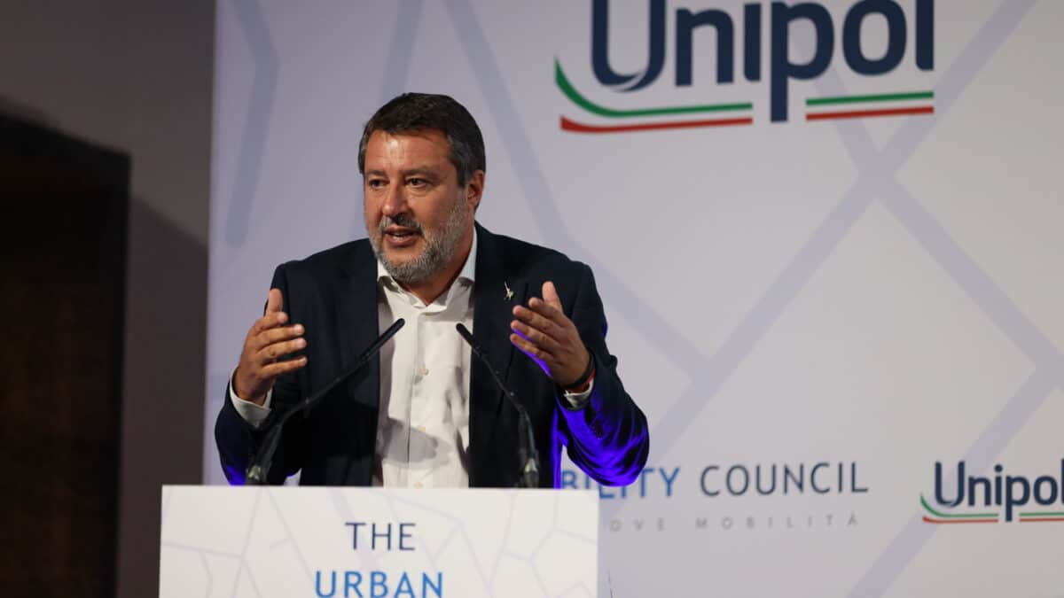 Ministro Salvini annuncia che non introdurrà l'obbligo di PEC per patenti e revisioni nel nuovo Codice della Strada