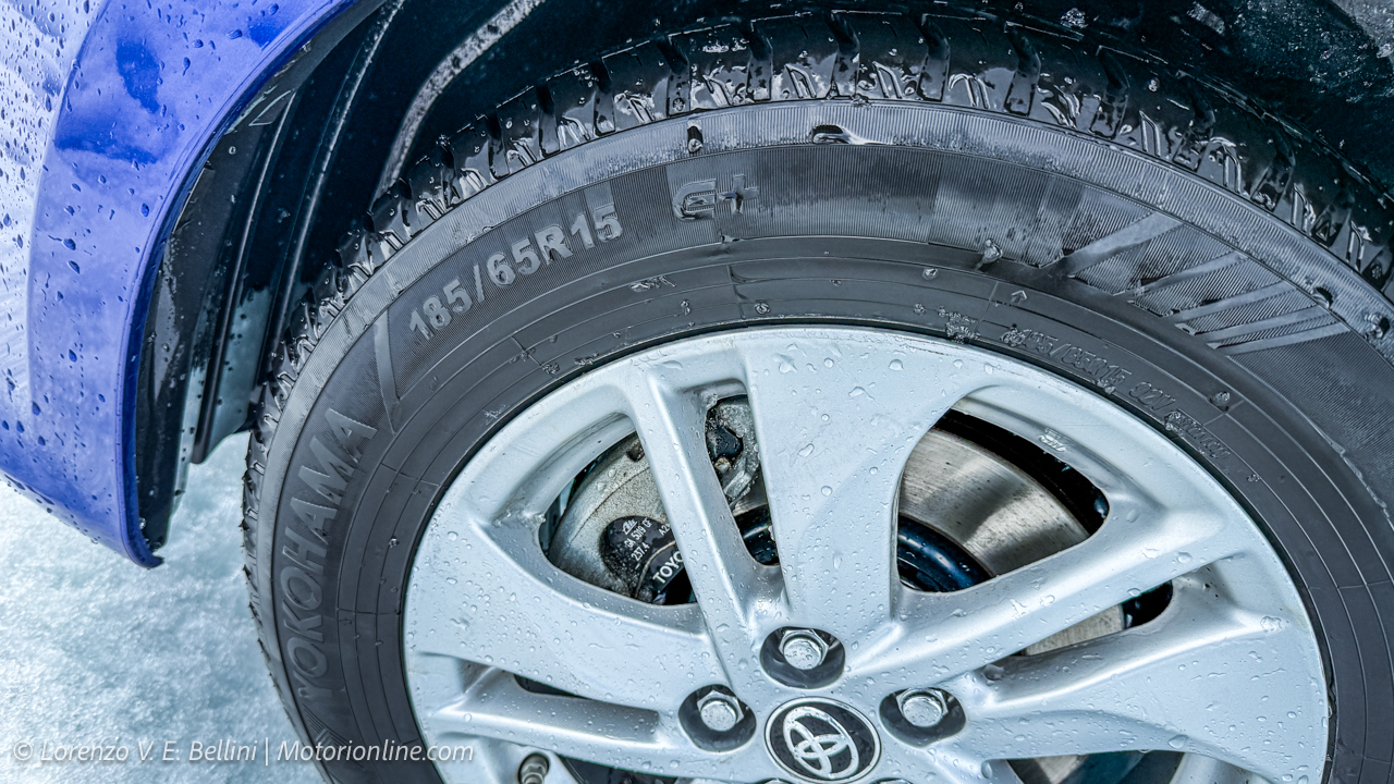 Test Yokohama BluEarth-AllSeason2 - Spalla