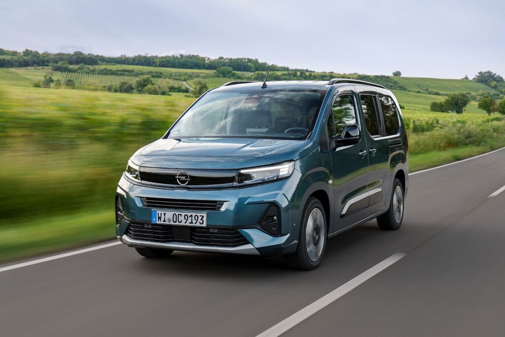 Opel Combo a benzina: si ordina da 26.600 euro