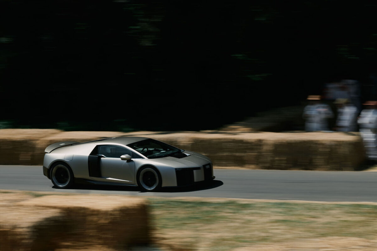 Audi Nuvolari debutta a Goodwood con 987 CV e 350 km/h