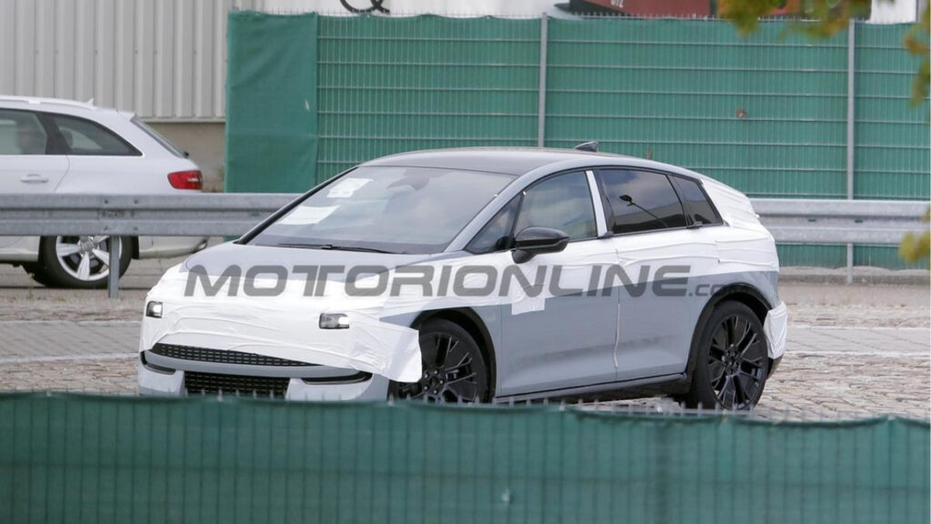 Audi A2 e-tron: nuove foto spia della compatta elettrica, debutto vicino
