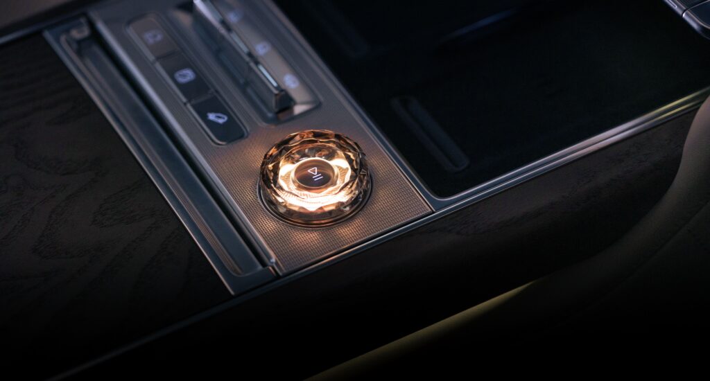 Zeekr 9X: debutta il SUV di lusso Super Hybrid