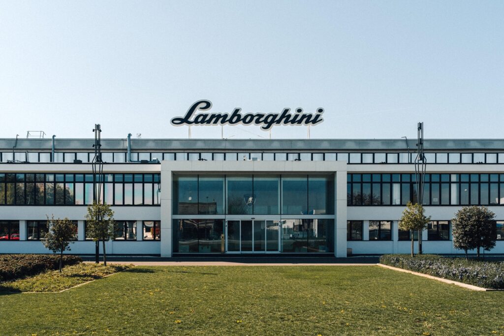 Lamborghini: ricavi in crescita nel primo semestre 2026, fatturato a 1,74 miliardi