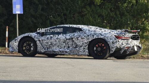 Lamborghini Revuelto SV avvistata: foto spia della Super Veloce con aerodinamica estrema