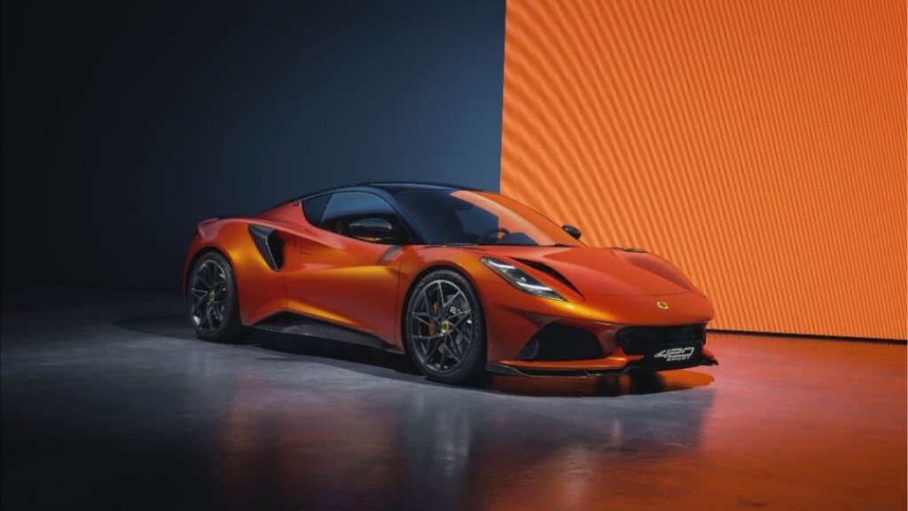 Lotus Emira 420 Sport: ecco la quattro cilindri di serie più veloce al mondo