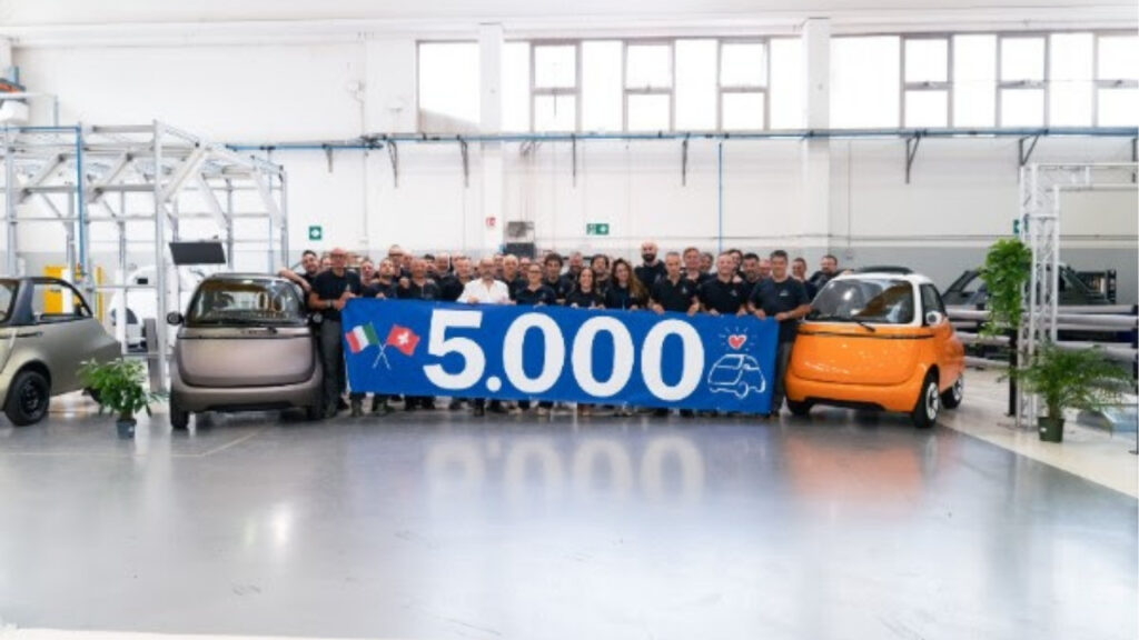 Microlino raggiunge quota 5.000: l’esemplare celebrativo è una one-off esclusiva