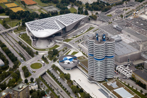 BMW richiama 744.234 auto per rischio incendio