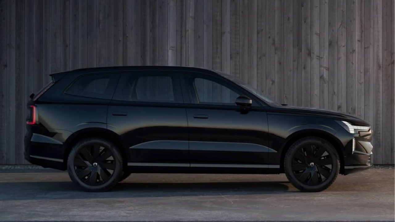 Volvo EX90 Black Edition debutta in Italia: caratteristiche, motori e prezzi