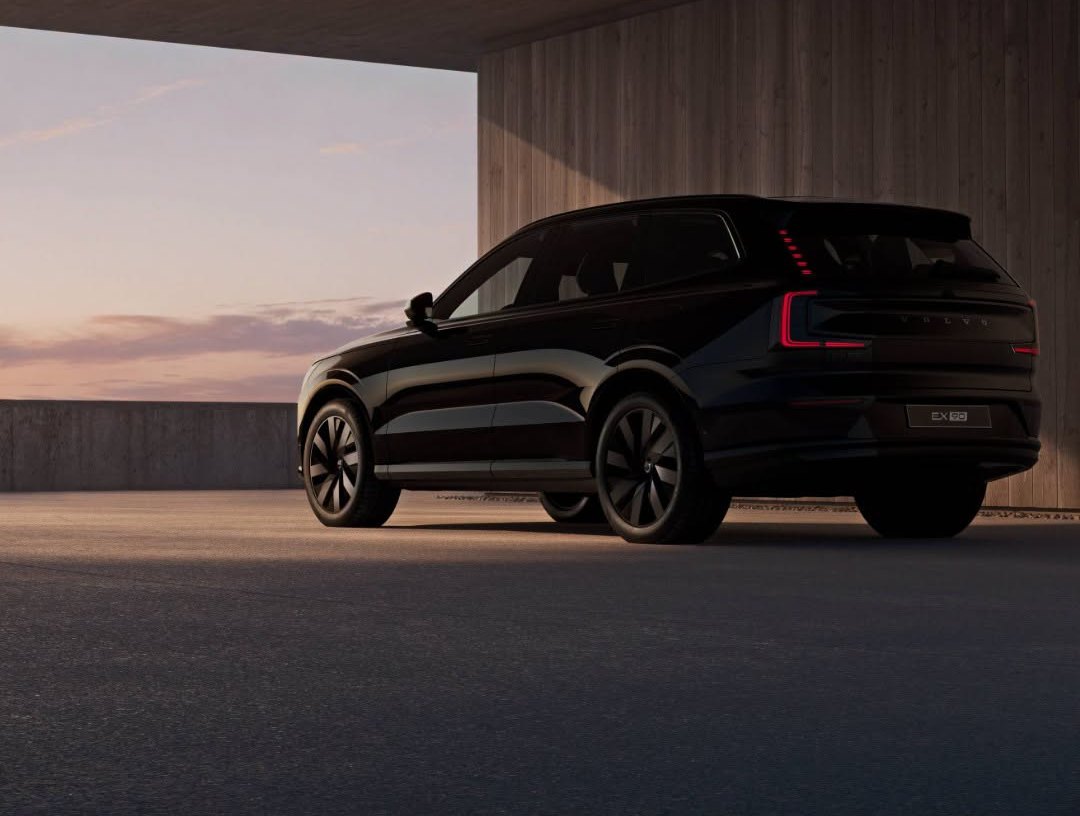 Volvo EX90 Black Edition