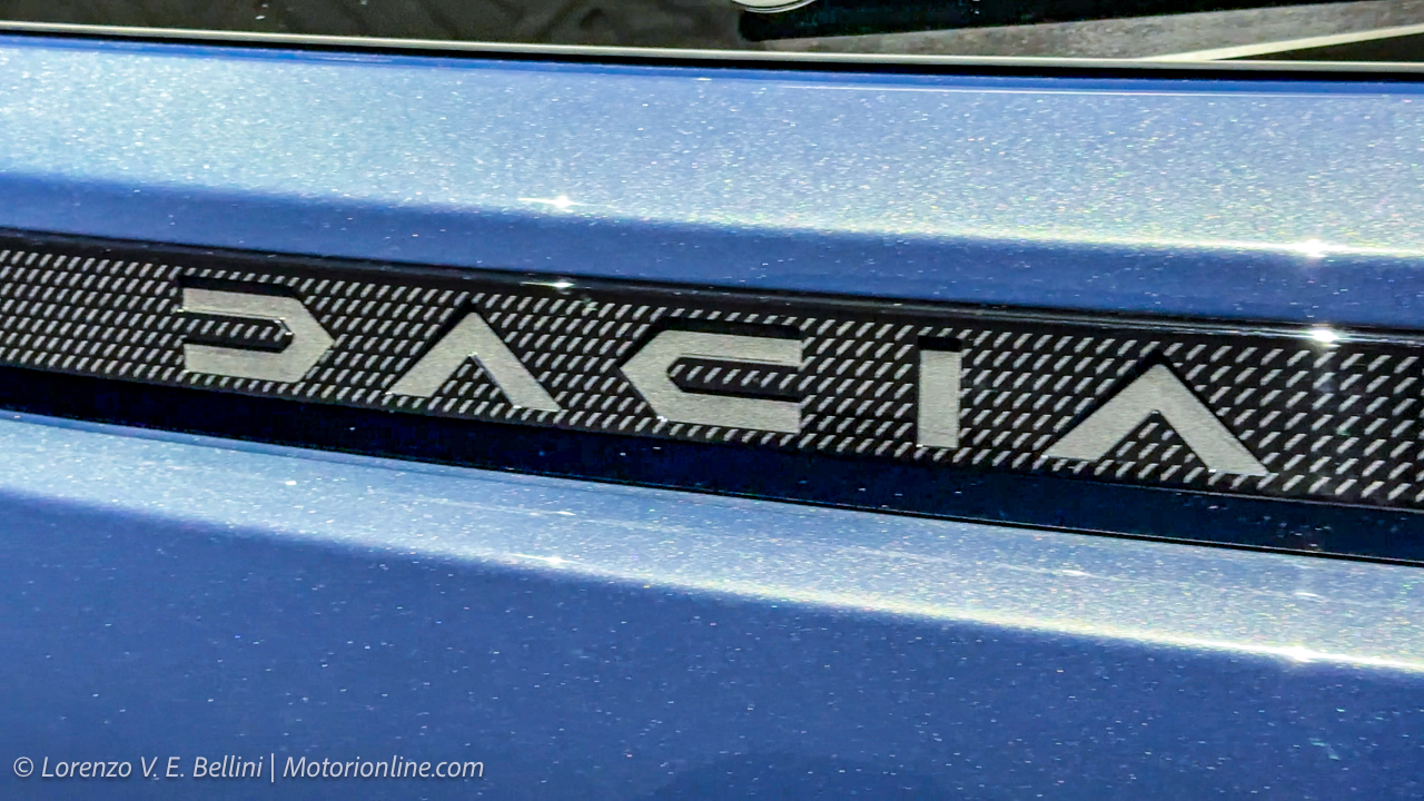 Dacia Striker - Logo Portellone