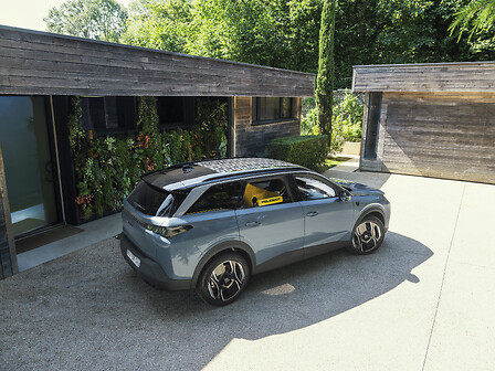 Peugeot E-5008 Dog Edition: il concept SUV progettato per i cani