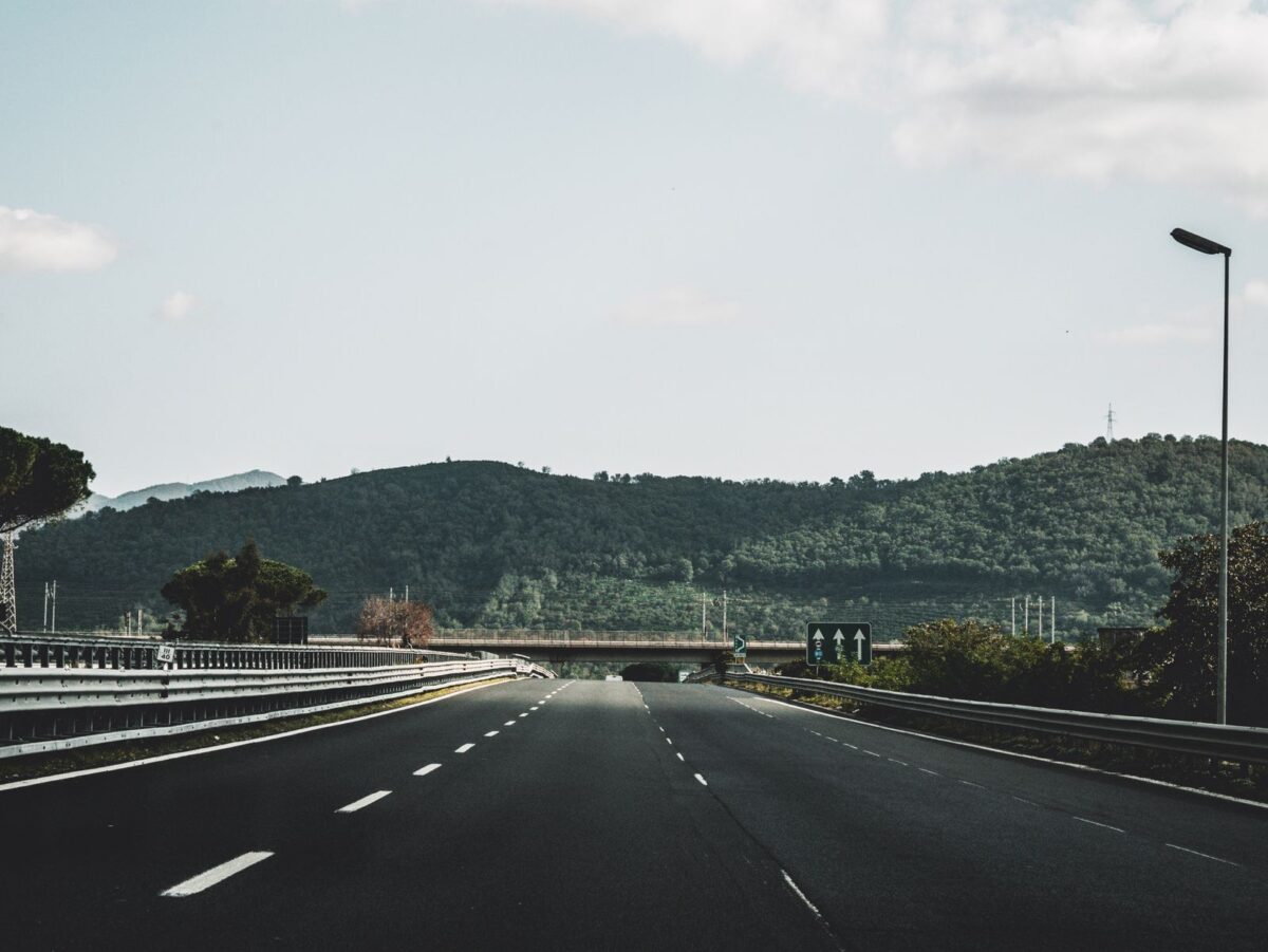 Consigli auto estate 2026: 10 cose da controllare prima di partire per le vacanze