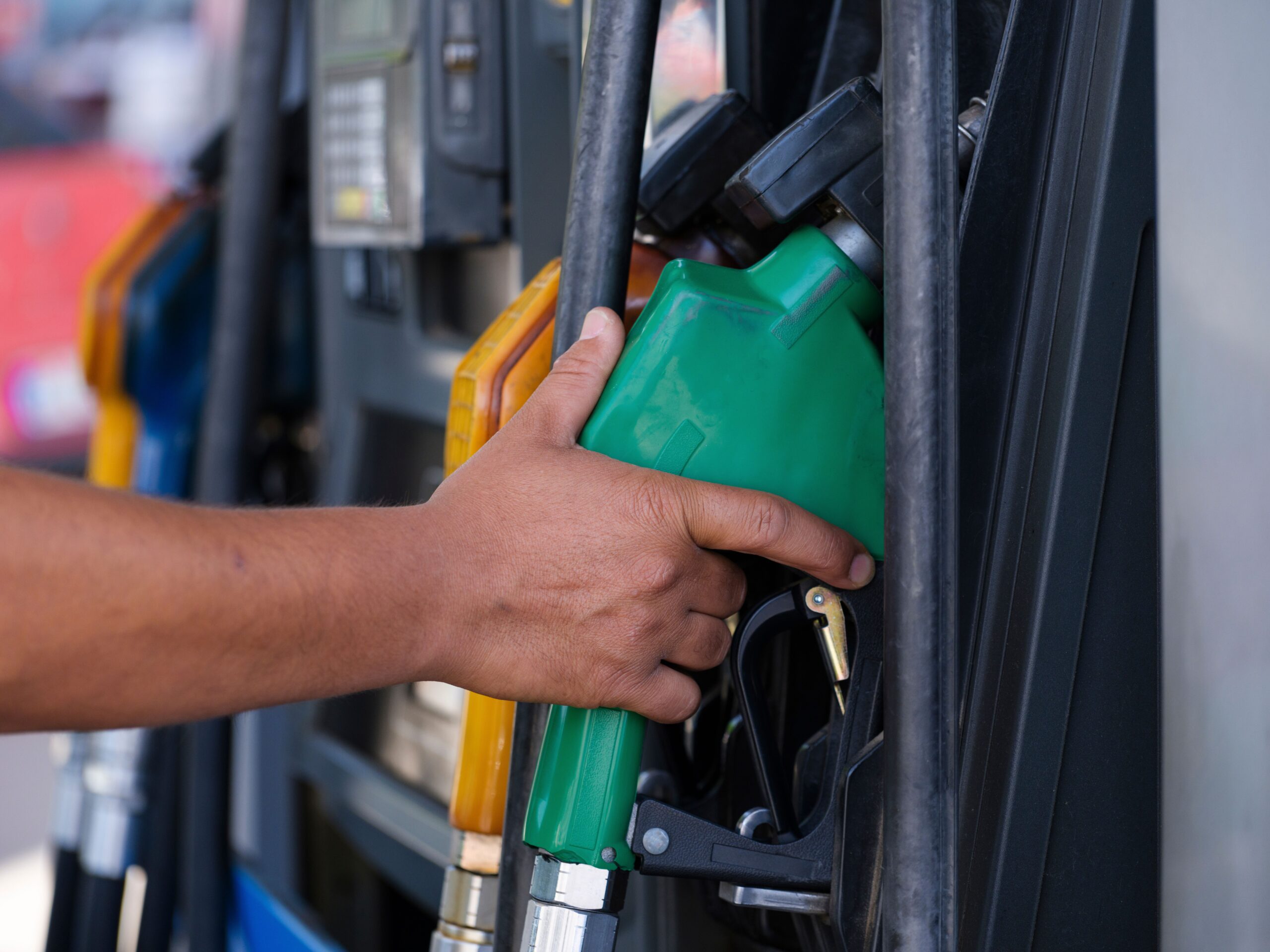 Hormuz, caro carburanti: già 4,5 miliardi di spesa