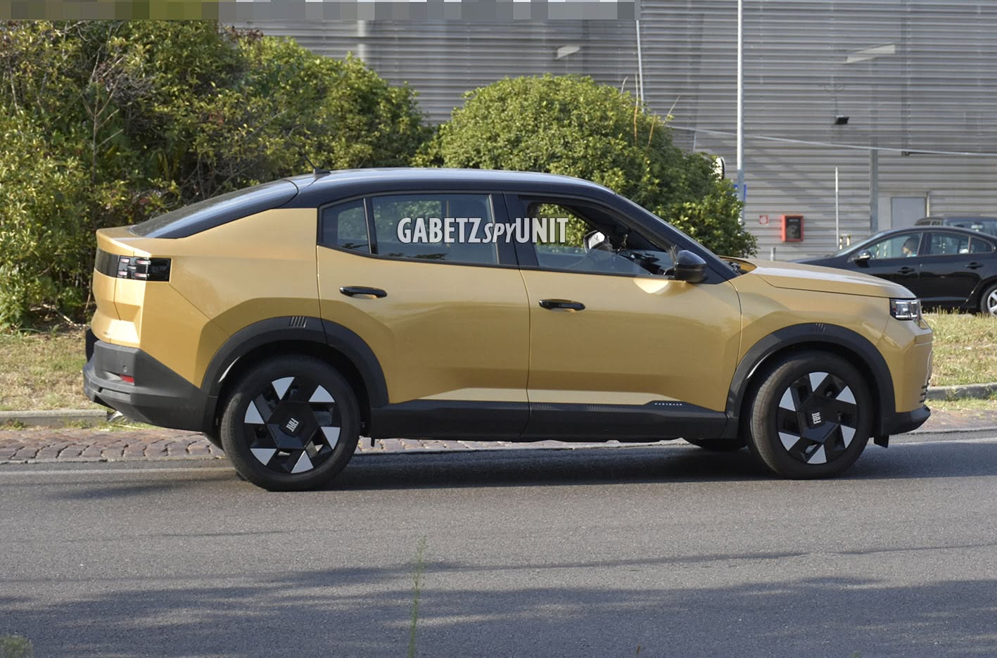 Fiat Grizzly Fastback Hybrid, vista posteriore tre quarti