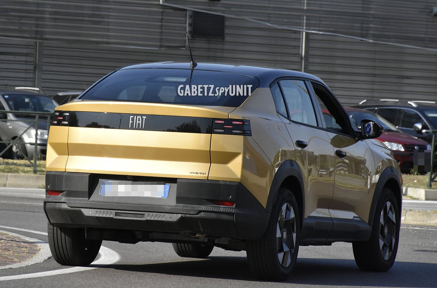 Fiat Grizzly Fastback Hybrid, dettaglio posteriore con badge Hybrid