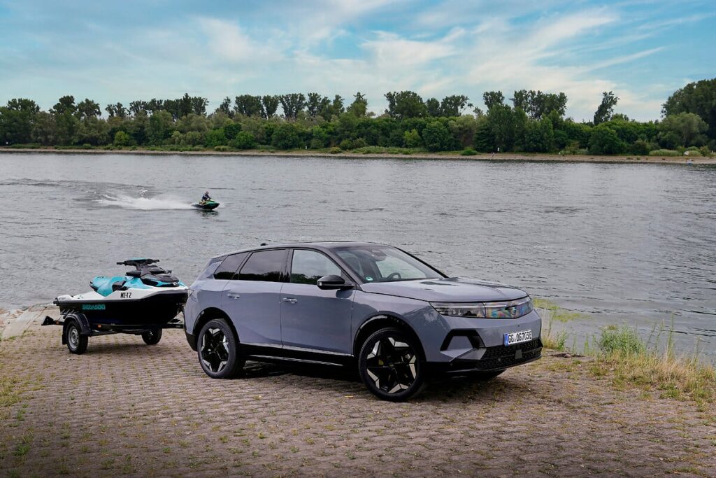 Opel Grandland Electric AWD: traino fino a 1.350 kg