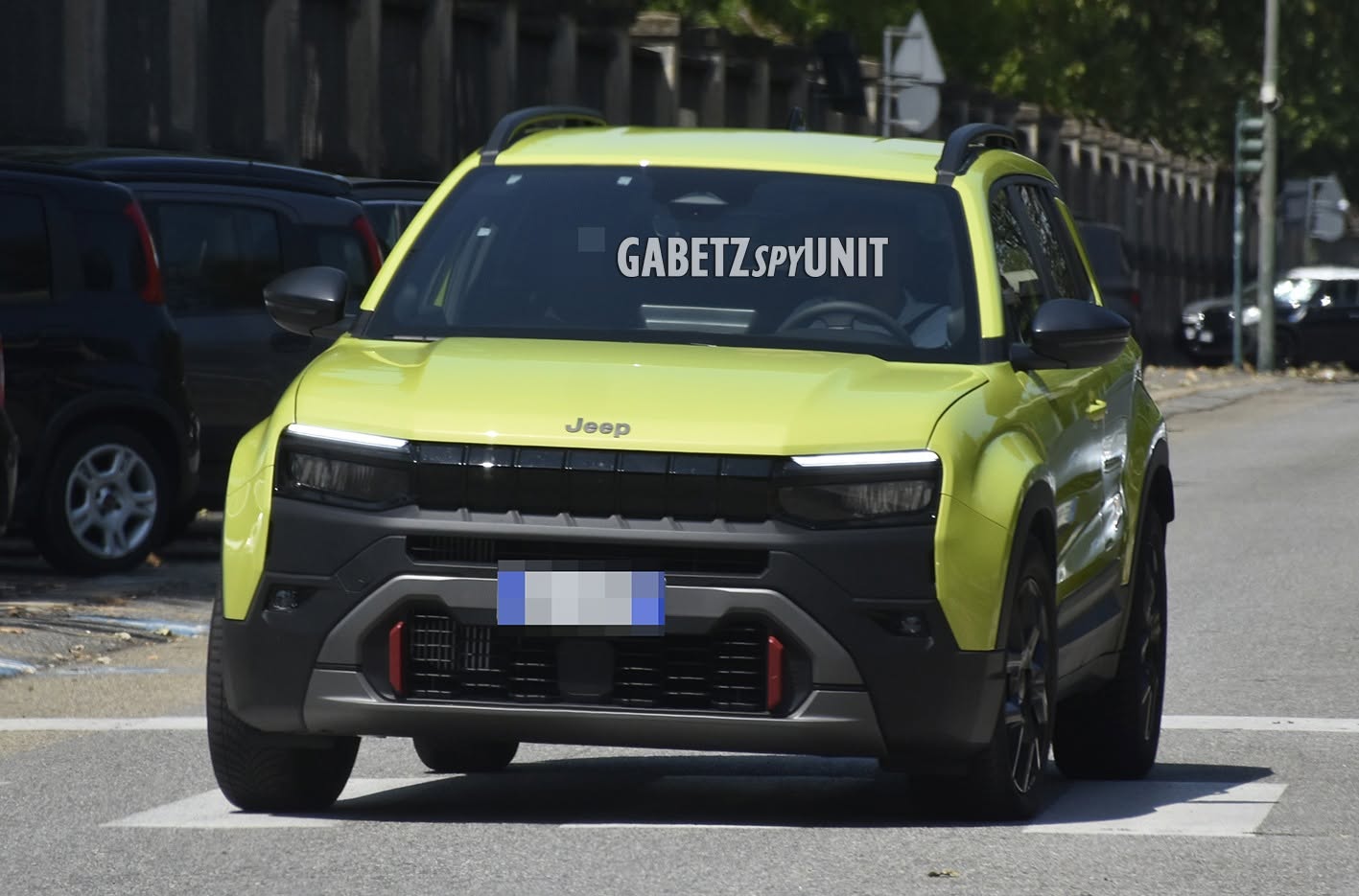 Nuova Jeep Avenger in colore Bamboo avvistata su strada