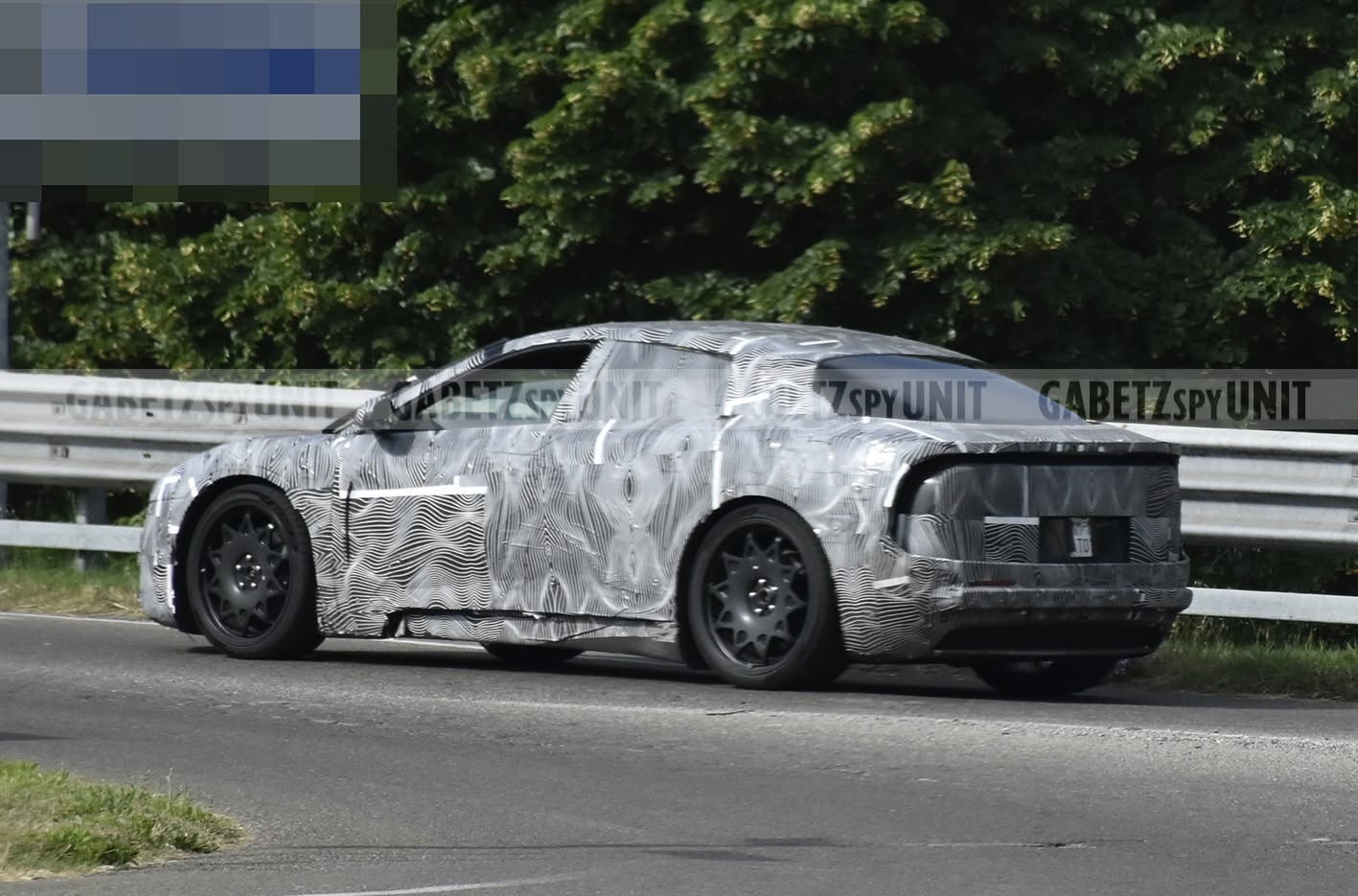 Ferrari Luce, nuove foto spia con camuffatura integrale