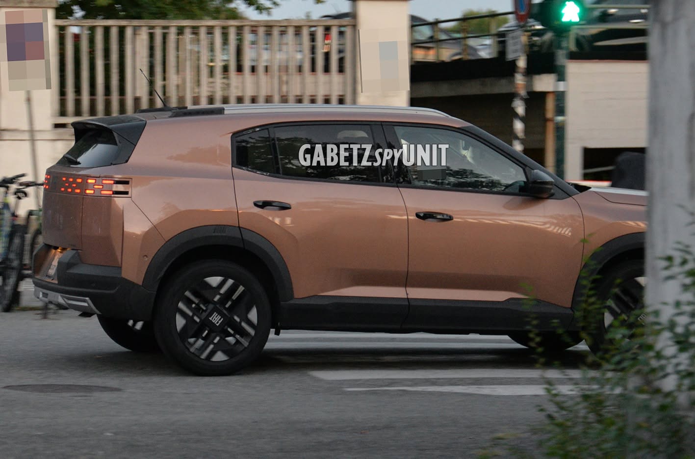 Fiat Grizzly Fastback Hybrid: le foto spia in colorazione ramata
