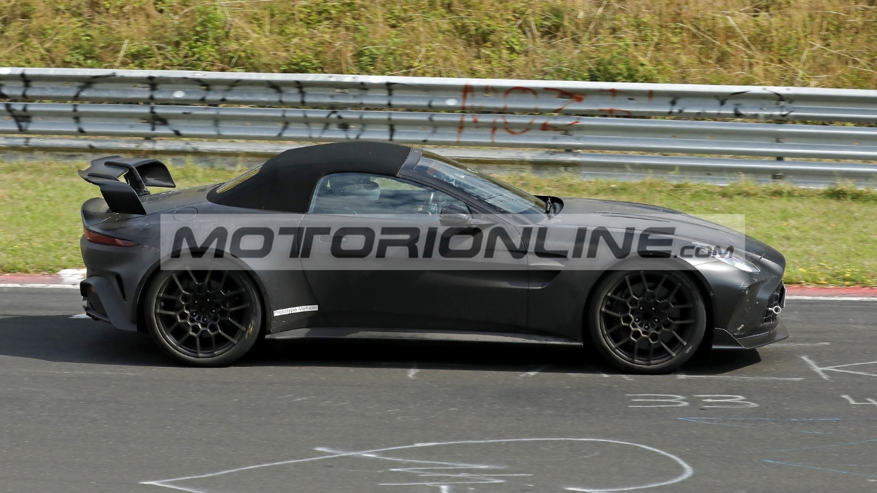 Aston Martin Vantage RS: si mostra anche la versione Roadster