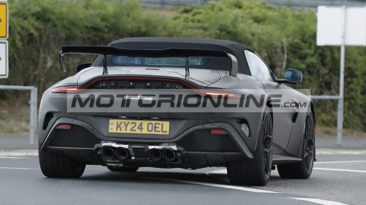 Aston Martin Vantage RS: si mostra anche la versione Roadster