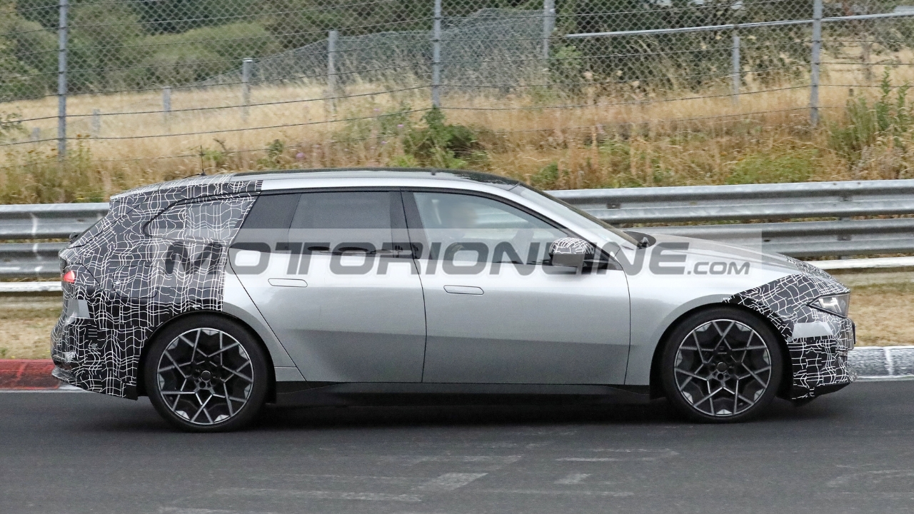 BMW i3 Touring 2027: la wagon in azione al Nurburgring