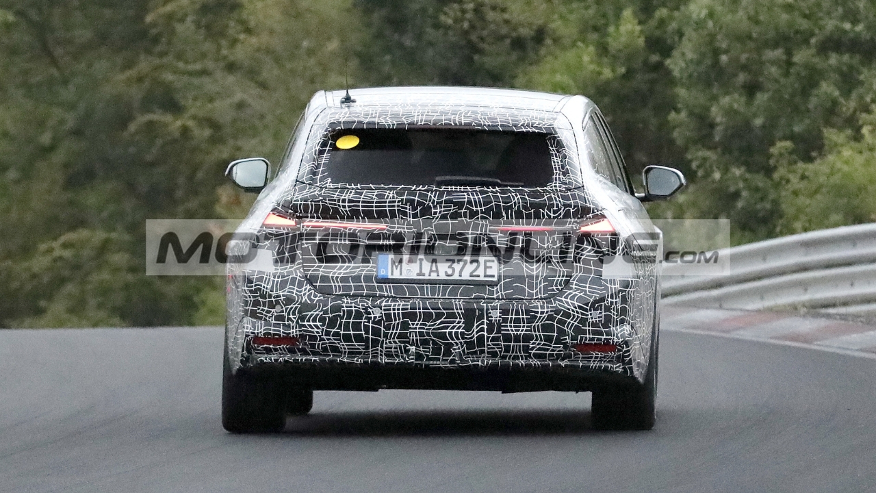 BMW i3 Touring 2027: la wagon in azione al Nurburgring