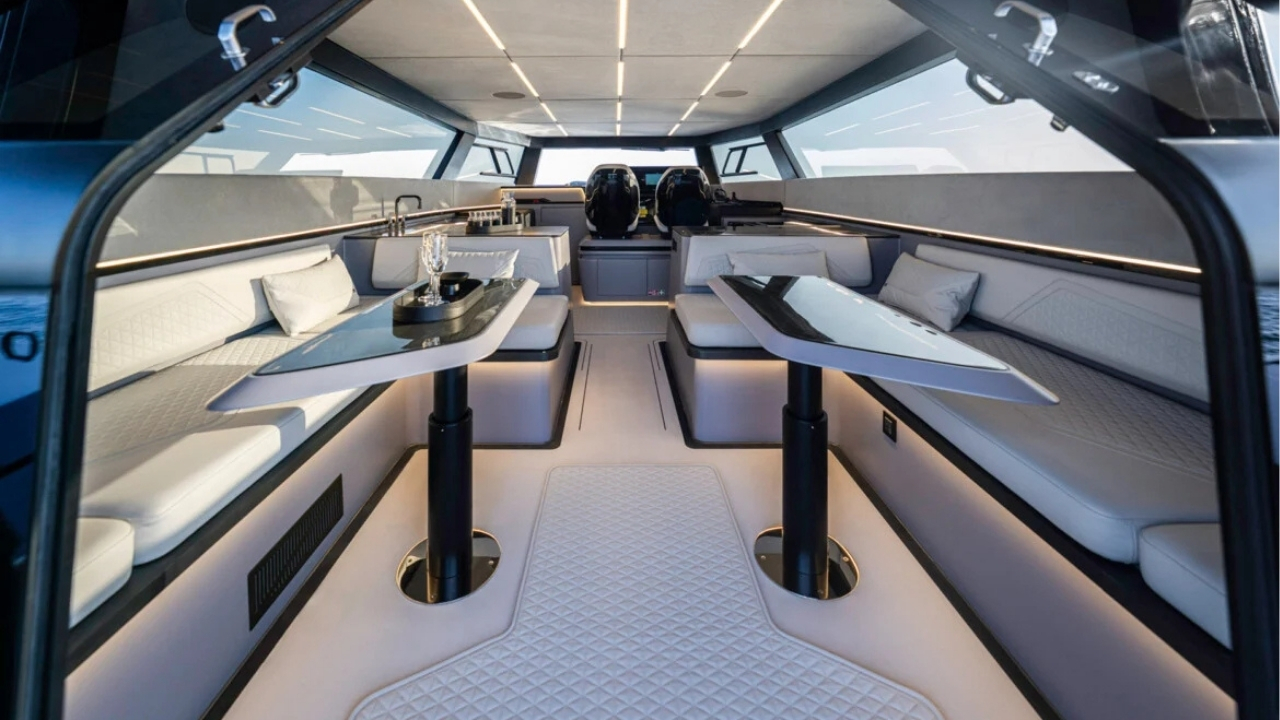 Brabus Ultima 55: dalle auto elaborate al catamarano di lusso