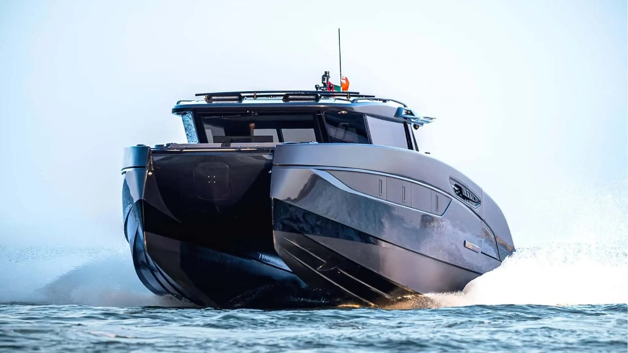 Brabus Ultima 55: dalle auto elaborate al catamarano di lusso