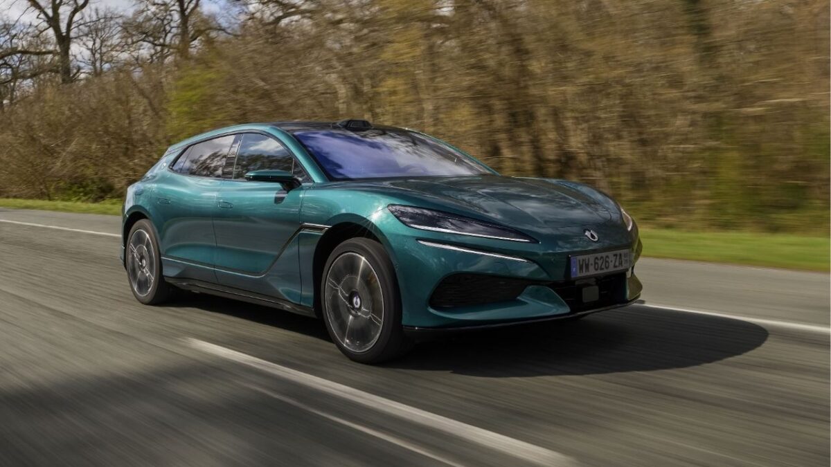 Denza celebra i 90 anni degli impianti del Cervino con Z9GT e D9