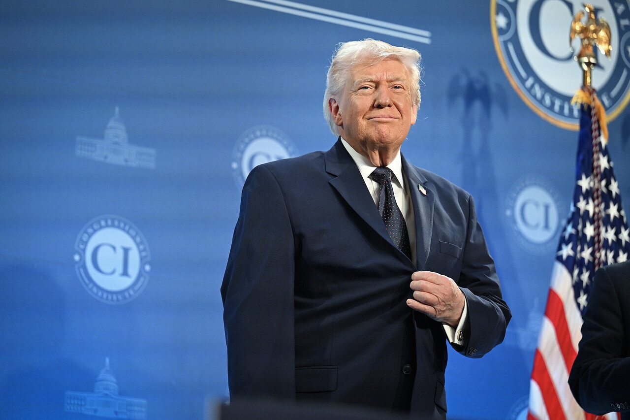 Trump, nuovo attacco alle auto elettriche: “Chi le guida è malato” Trump, nuovo attacco alle auto elettriche: “Chi le guida è malato”