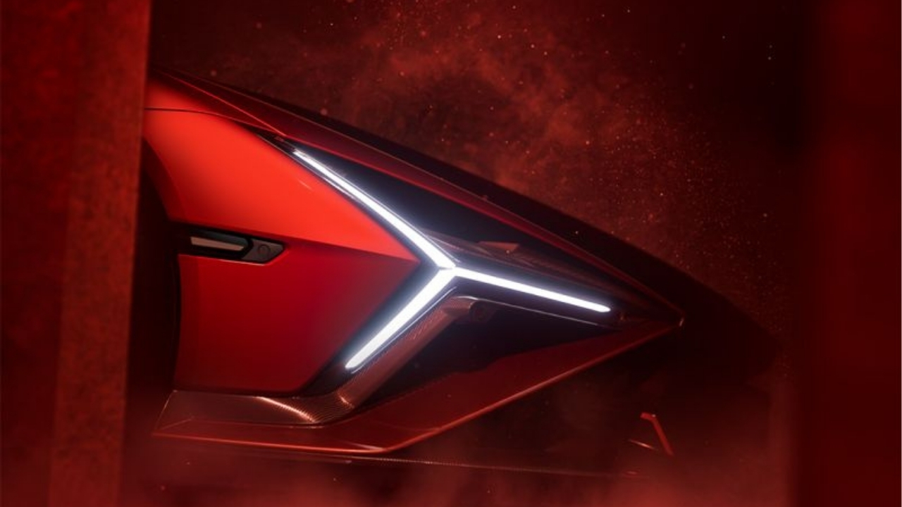 Lamborghini Revuelto SV: le prime immagini verso il debutto